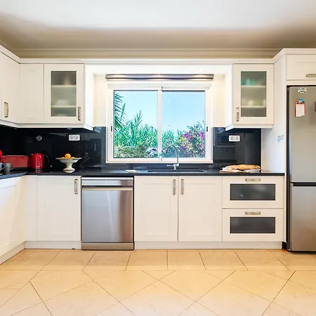 Вілла Captivating 600m To Vau