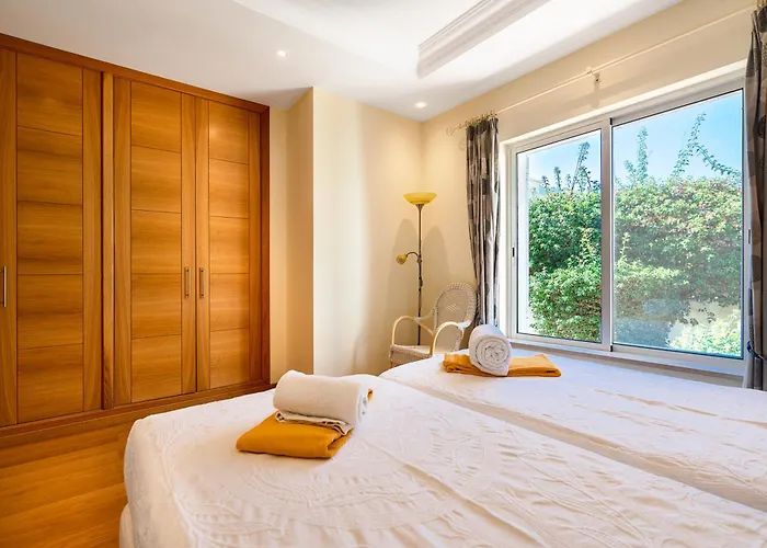 Villa Captivating 600m To Vau *