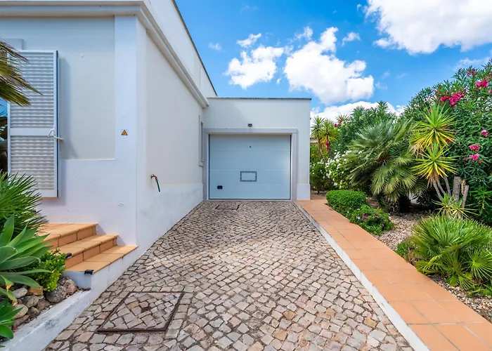 Villa Captivating 600m To Vau Portimão