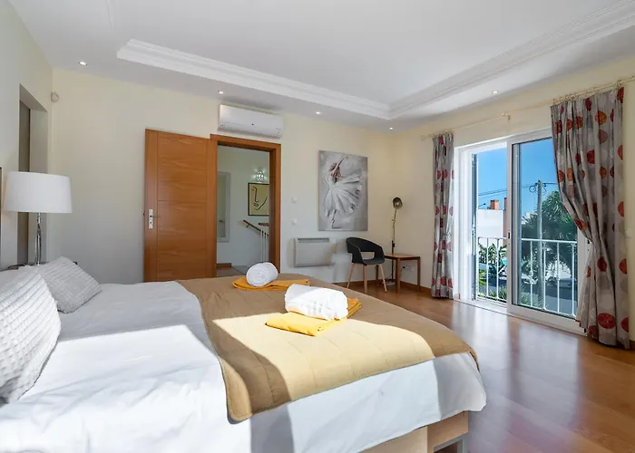 Captivating 600m To Vau Portimão