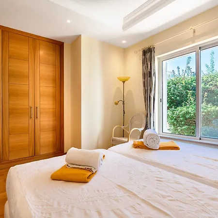 Villa Captivating 600m To Vau *