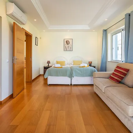 Captivating 600m To Vau Portimão