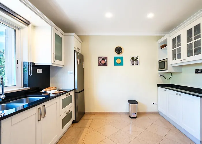 Captivating 600m To Vau Villa *