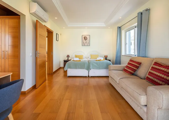 Captivating 600m To Vau Портіман