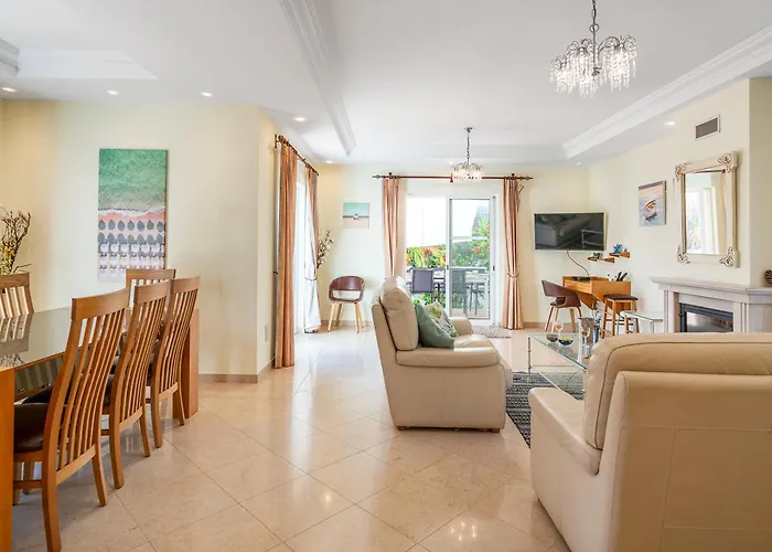 Вілла Captivating 600m To Vau